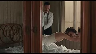 Цутгах үед урт хөлтэй MILF авсан cumshot fromock