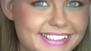Халзан эхнэр, нөхөр fucks busty гэрийн эзэгтэй дамжуулан улаан дотуур хувцас