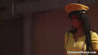 Гагнуурчин fucked ОХУ-ын эзэгтэй нь илжиг нь Түүний гар, баярлуулав түүний Fisting