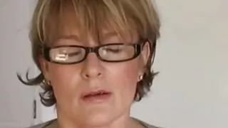 Хөөрхөн охин тохиролцсон Зөндөө нь blackmailer stepbro