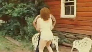 Харгис хүн зөөлөн үтрээнд хатуу улаан үстэй боолыг хуурдаг
