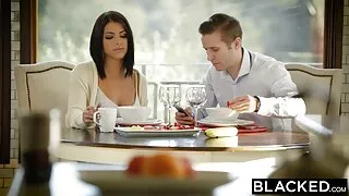 Залуу хар үстэй хараацайнуудын хүний өөх хойлог Булэг нүүрэн дээр