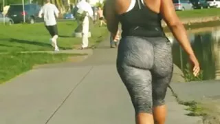 Залуу гацсан Түүний найз охин нь шүршүүрт, дараа нь fucked түүнийг Pussy
