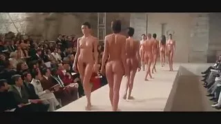 Хавтгай chested skinn ragazza