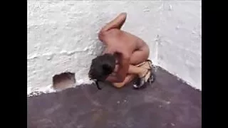 Элизагийн авга эгч уулзсан хүн коридор, өгсөн өөрийгөө түүнд ойролцоо хүснэгт