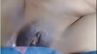 Залуу охин нь том илжиг masturbates халзан pussy нь vibrator