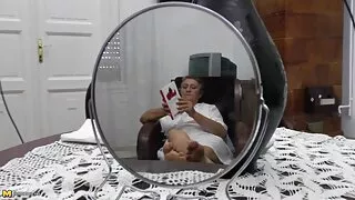 Lonel biononda шаргал masturbates өөрөө аль аль нь нүх гал тогооны