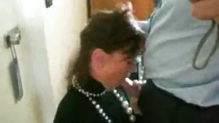 Эрэгтэй зураг авалт нь сайхан milf болон fucked түүнийг gangbang