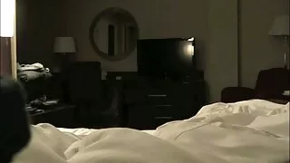 Milf, байгаль Залуу охин нь Threesome